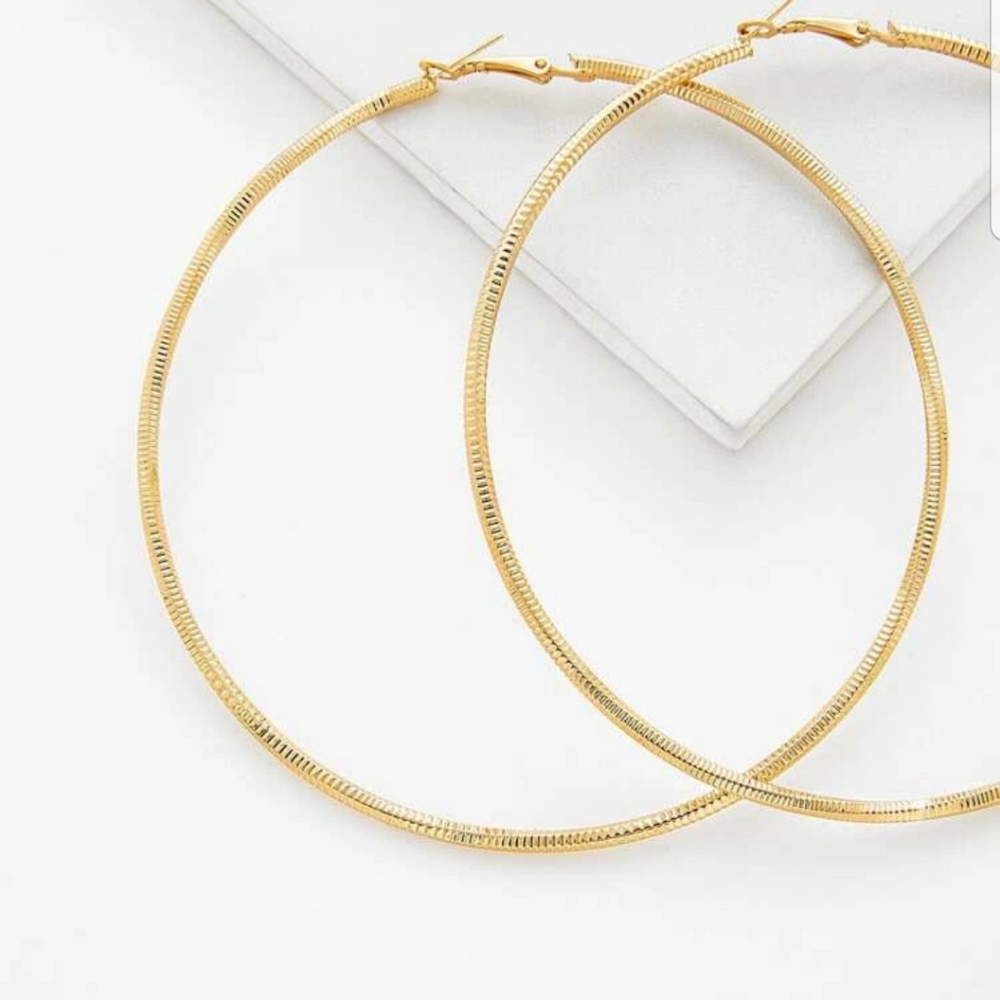 New glamorous round gold hoop earrings - Picture 2 of 5